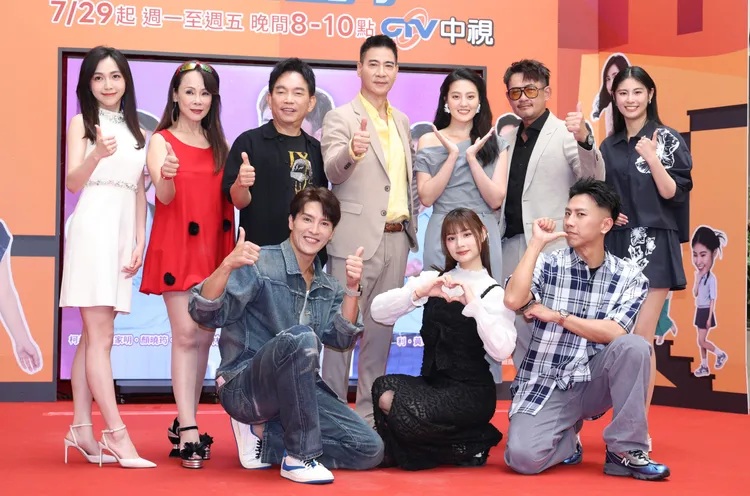 《樓上樓下》首映記者會演員齊聚宣傳。莊宗達攝