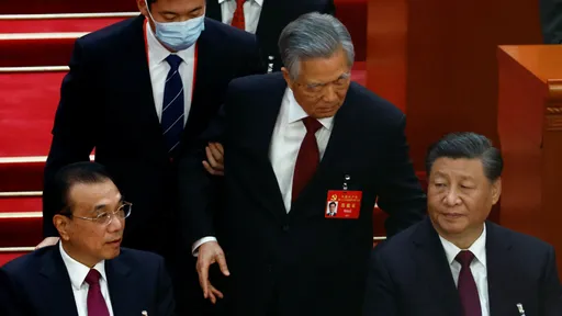 曾提前半月揭江澤民死訊　秦楓突爆「胡錦濤一家中毒身亡」又稱盜號