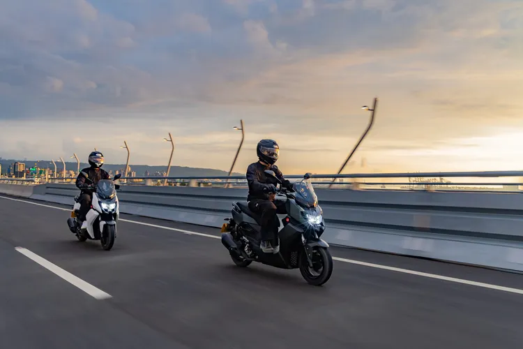 新車搭載278.3c.c.水冷單缸引擎，最大馬力提升至26.5PS，官方表示0至100km/h加速表現較前代縮短約2秒。業者提供