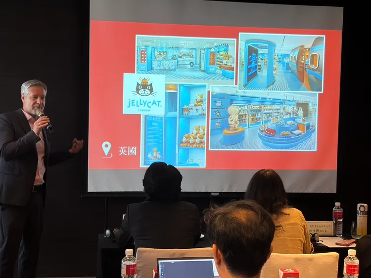 Christian Ulrich介紹展會。江孟謙攝