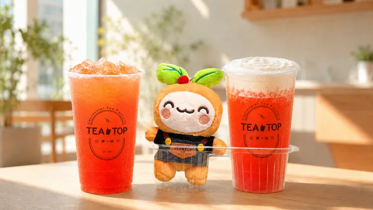 8月3日至31日任意消費則可加價299元收藏「21週年限定娃娃」。TEA TOP第一味提供