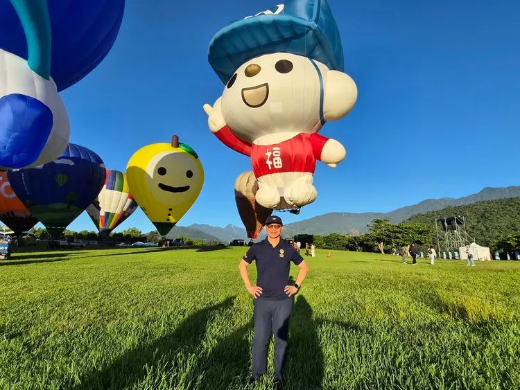 以福利熊外型打造了M-77型規格的造型熱氣球，球囊充滿氣體後，體積約2200立方公尺，高度可達21公尺約7層樓高。全聯提供