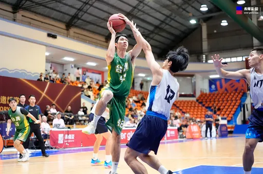 台啤參加長耀盃對決大學生沒丟臉　11分差擊敗臺藝大籃球隊