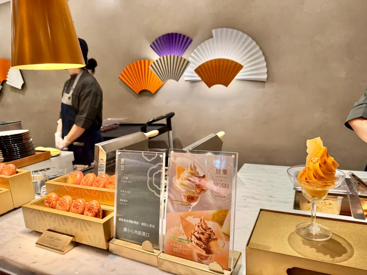 旭集台中店與日本霜淇淋品牌NISSEI聯名推出「北海道濃醇牛乳聖代」。莊偉祺攝