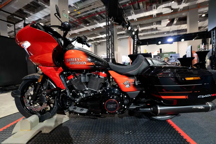 Harley-Davidson同步展出CVO Road Glide ST及多款Custom特仕版，呈現品牌多元產品陣容。業者提供