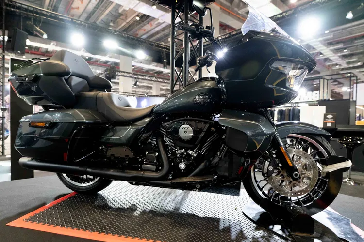 2026年式Road Glide Limited導入多項電子輔助科技，結合豪華巡航配備，鎖定長途旅行需求。業者提供