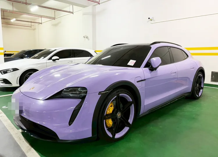 士林分署將拍賣淺紫色保時捷TAYCAN 4C.T.跑車。士林分署提供