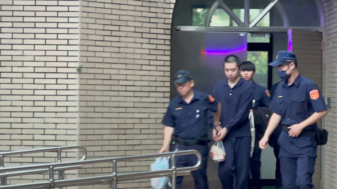 劉柏葳狠刺女公關57刀 檢求無期、家屬求死刑!4度鞠躬道歉今親自聽判