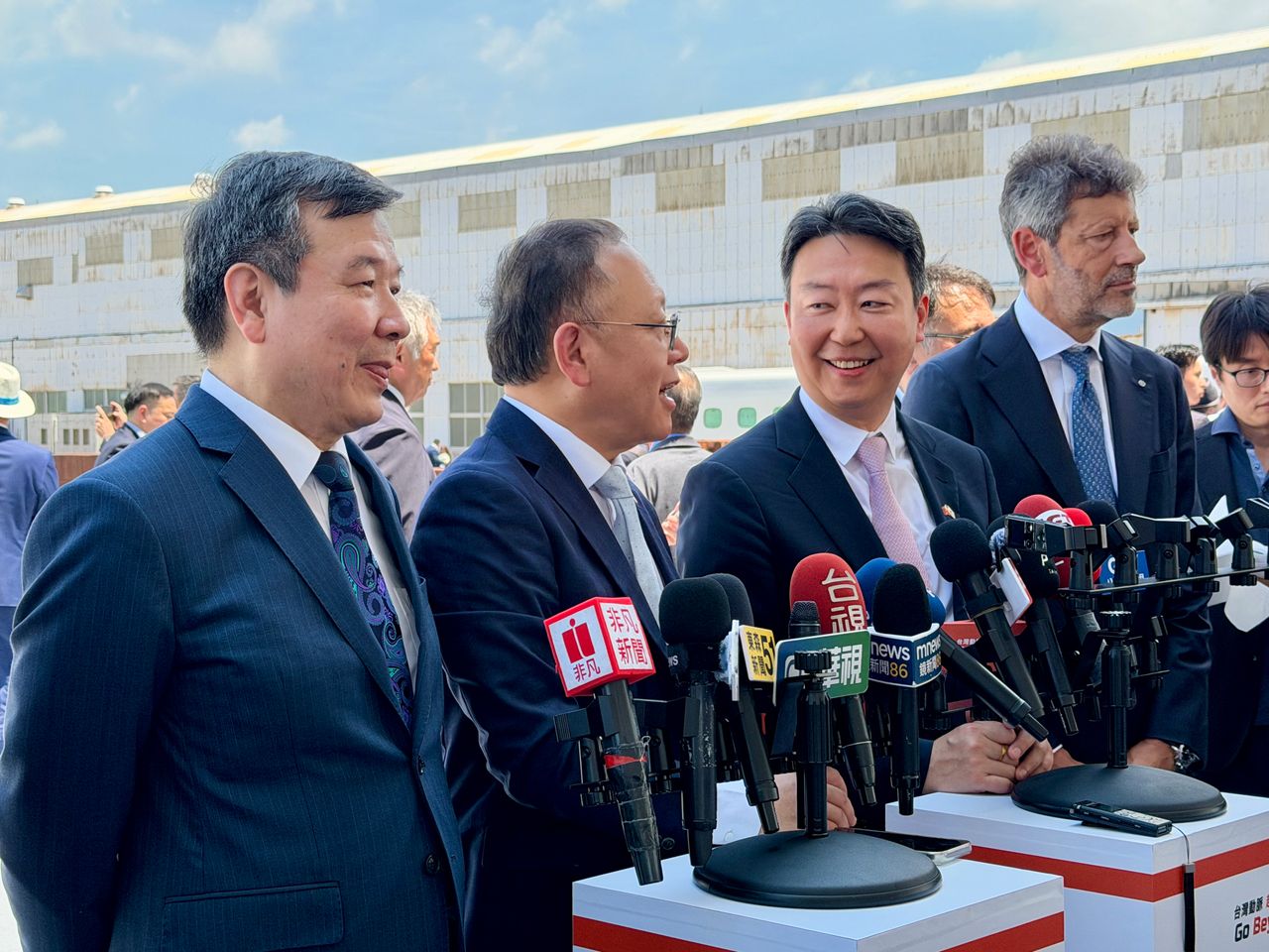 高鐵延伸要花6000億?交長:現在運量近滿載需更多車輛