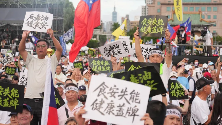 今天凱道抗議現場民眾。彭欣偉攝