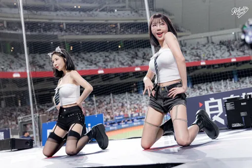 樂天女孩化身迷妹追星！RAIN、泰民、羅志祥大巨蛋嗨翻辣年糕趴