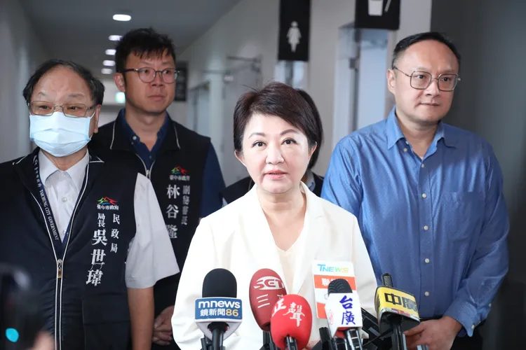 台中市長盧秀燕今表示，若倒閣成功，建議年底地方選舉合併立委選舉進行。市府提供