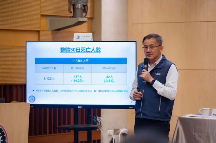 路政及道安司長吳東凌說明道安統計數據。交通部提供