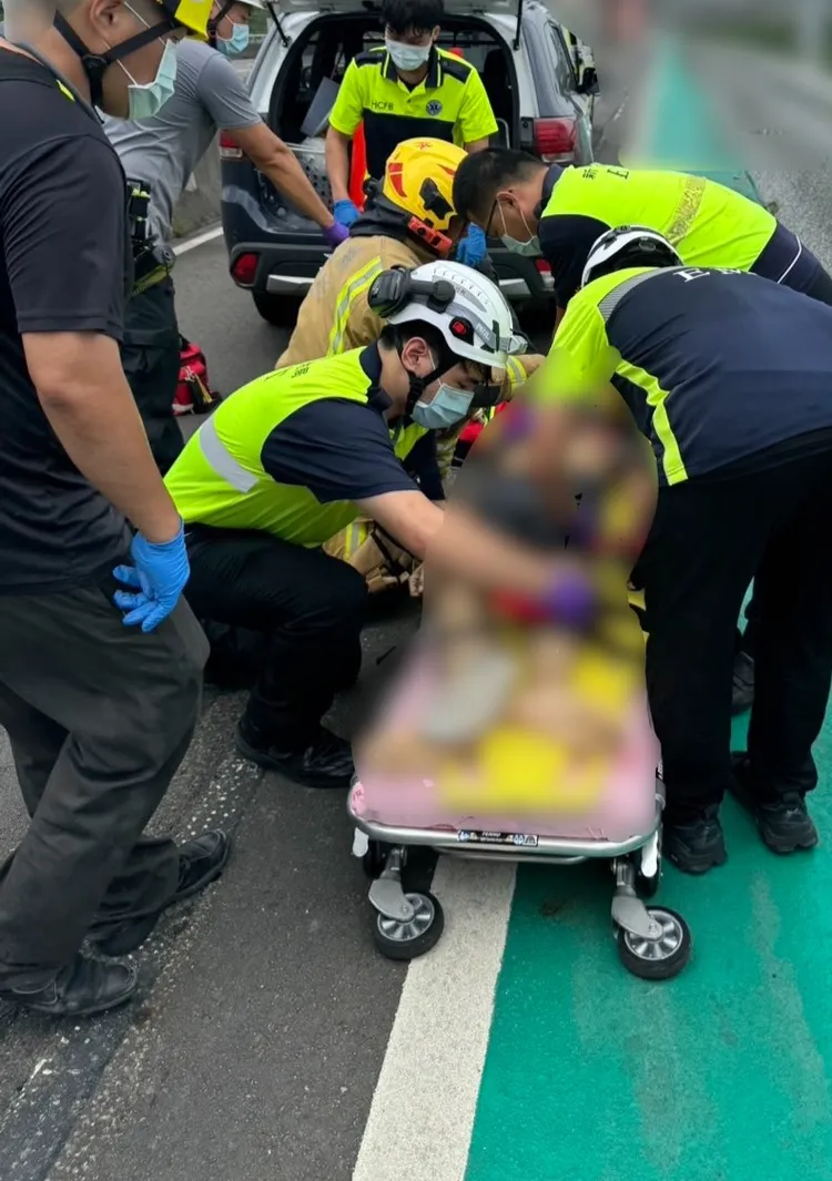 男子被救起時已無生命跡象。翻攝畫面