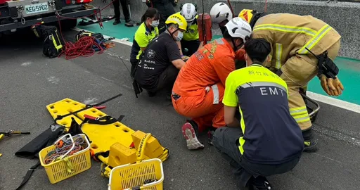 竹林大橋1男不明原因墜下　躺河床無生命跡象送醫