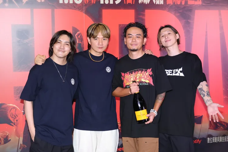 滅火器完成2場小巨蛋演出後，將於下個月赴美籌備新專輯。娛樂中心攝
