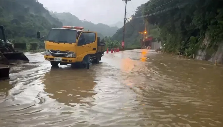 昨天新竹縣午後降下豪雨，山區有積水狀況。翻攝畫面