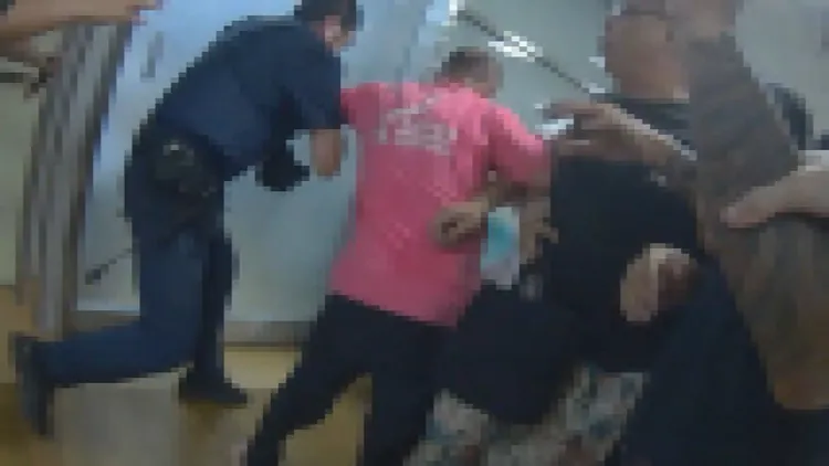 警方出動快打部隊壓制。翻攝畫面