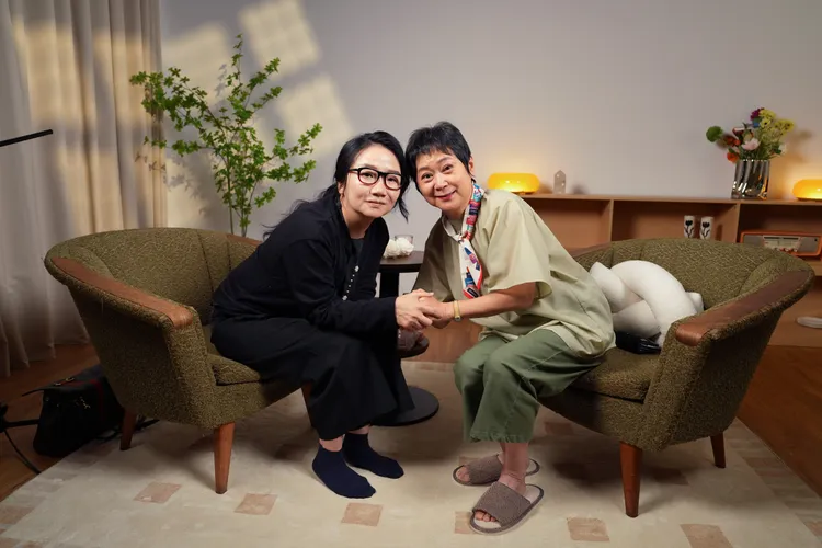 王月（右）跟陶晶瑩說，自己曾因腦出血昏迷5天、在加護住了8天。女人心事提供