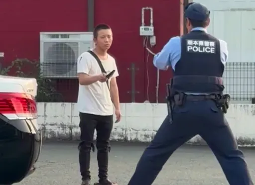 緊鄰台積電！熊本超商遭持刀男搶劫　對峙畫面曝
