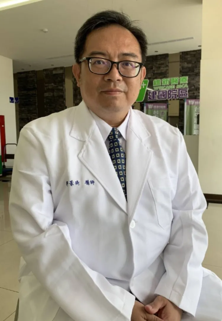 精神科醫師許景琦呼籲應盡速安排完整的兒童青少年精神科鑑定，並啟動特殊教育「情緒行為障礙」的鑑定與安置。民眾提供