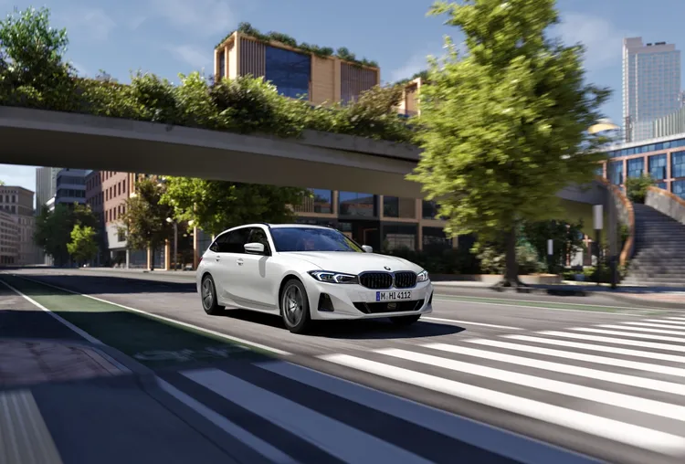 全面標配的BMW Personal CoPilot智慧駕駛輔助科技，透過主動車距定速控制系統與主動車道維持輔助，精準判斷路況並自動保持安全間距。業者提供