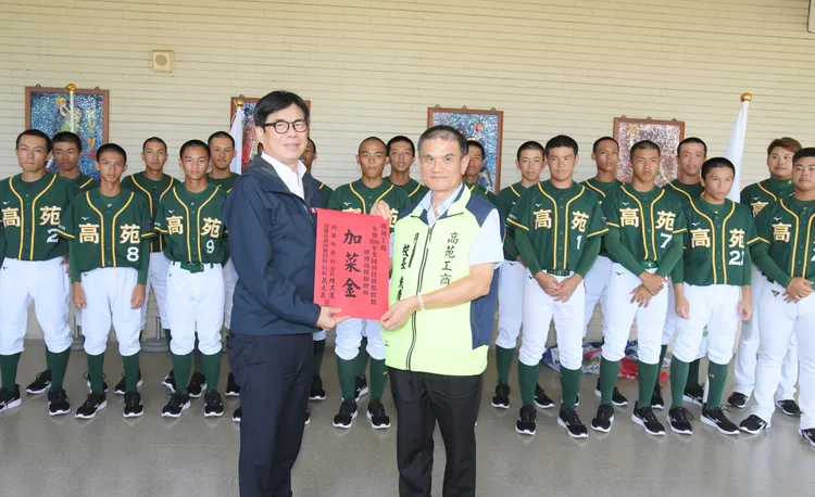 市長陳其邁22日致贈加菜金。翻攝畫面