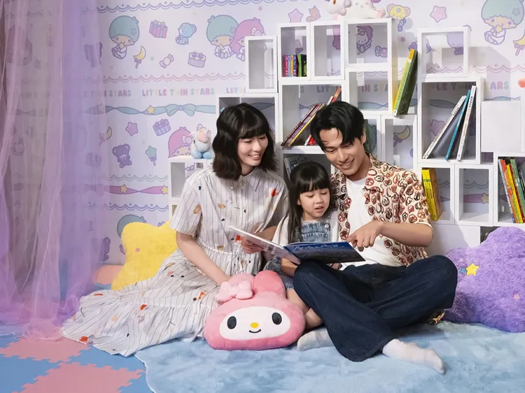 百本繪本環繞的「星夢故事屋」，提供溫馨共讀場域，讓親子在繽紛的星雲彩繪下共享閱讀樂趣。台北遠東香格里拉提供