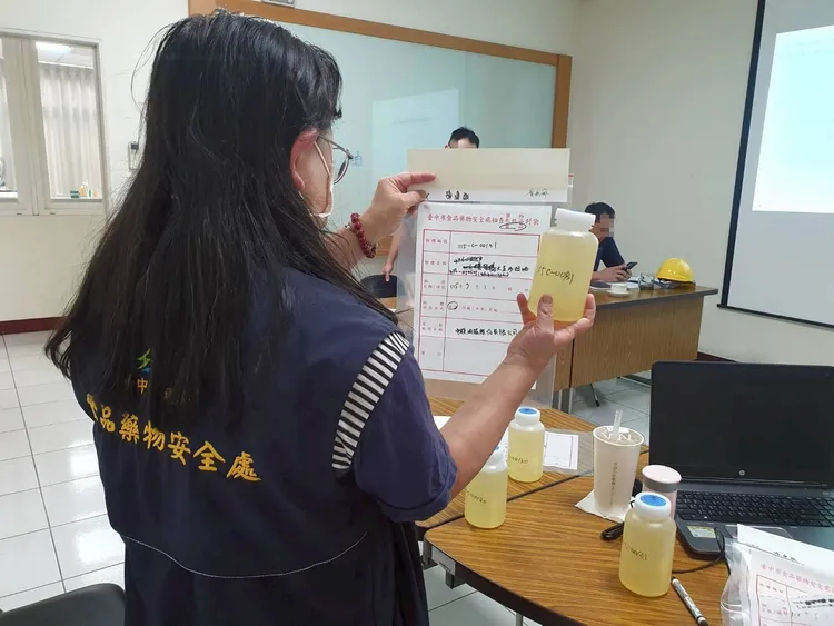 中聯油脂驚爆大豆沙拉油「苯駢芘（BaP）」超標，台中市食安處到該公司抽驗。市府提供