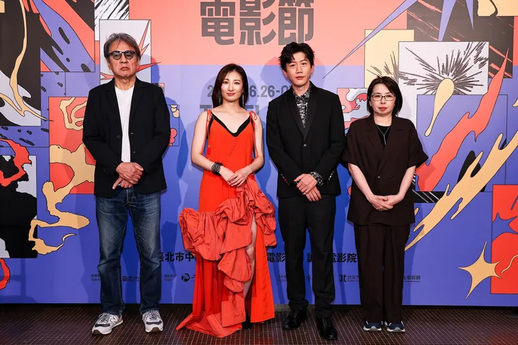 《香巴拉物語》導演関根俊夫（左起）、武田梨奈、莫子儀和製片藤原環。北影提供
