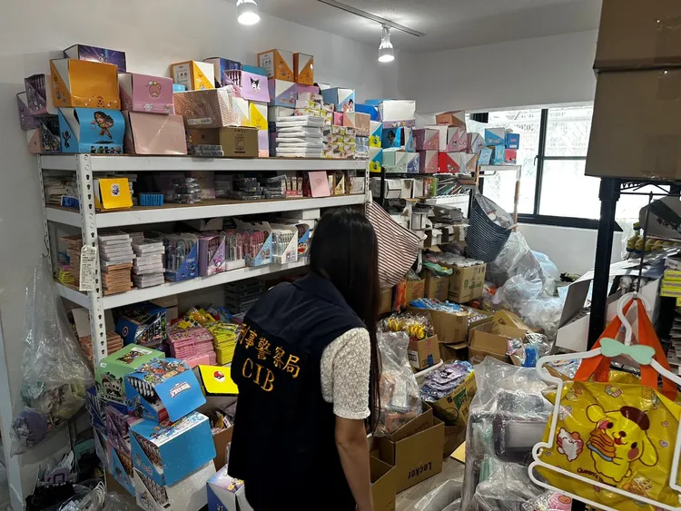 專案小組查扣週邊產品7萬3440件，侵害商標權市值近3500萬元。翻攝照片