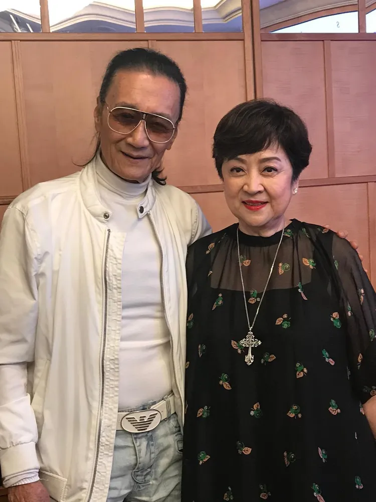 甄珍（右）曾表示後悔與謝賢離婚。