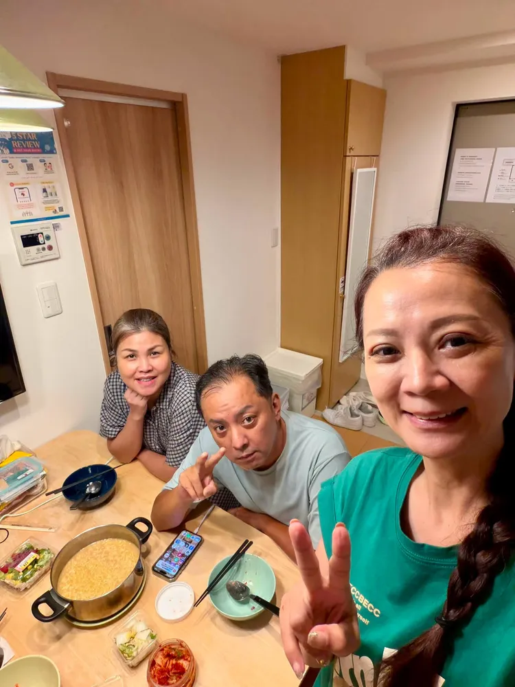 高欣欣弟弟出院，一家人團聚了。翻攝自高欣欣臉書