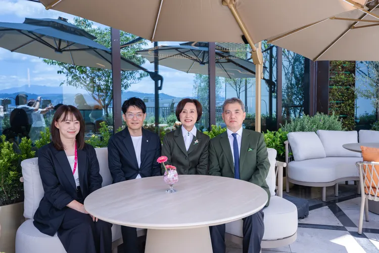 漢來美食品牌總經理劉子銘（右起） 、漢來美食董事長林淑婷、漢神總經理南野雄介、漢神店長許偉倫 。漢來美食提供