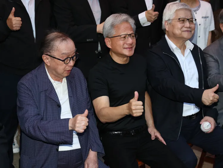 台積電董事長魏哲家、輝達執行長黃仁勳、廣達董事長林百里一同出席兆元宴。莊宗達攝