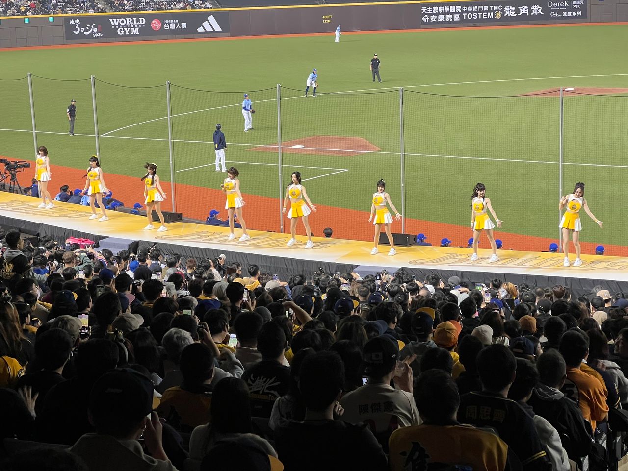 大巨蛋中職明星賽又變水樂園 遠雄曝漏水害球迷被迫換位原因