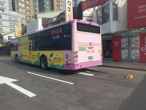 景美夜市旁公車輾斃86歲老婦　驚悚畫面曝光