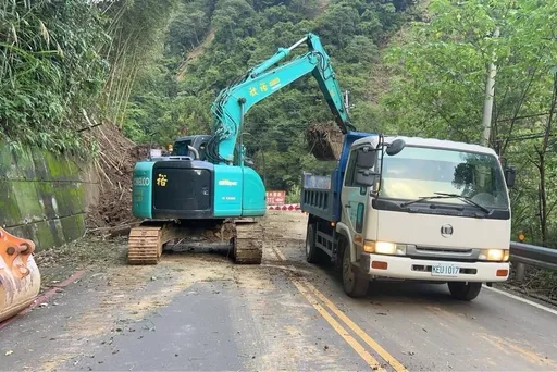 桃園復興土石流斷路　連夜搶修恢復雙向通車