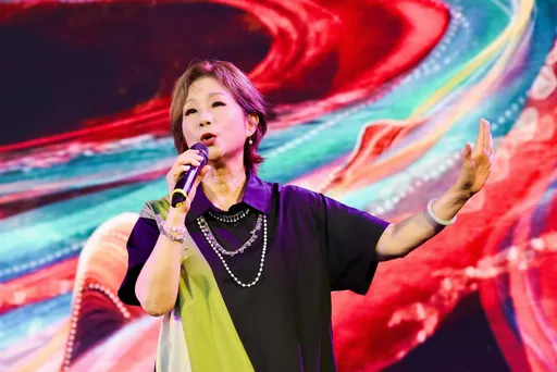 66歲玉女歌手未婚生女、幫渣男背債消失30年　重返樂壇認了遇真愛