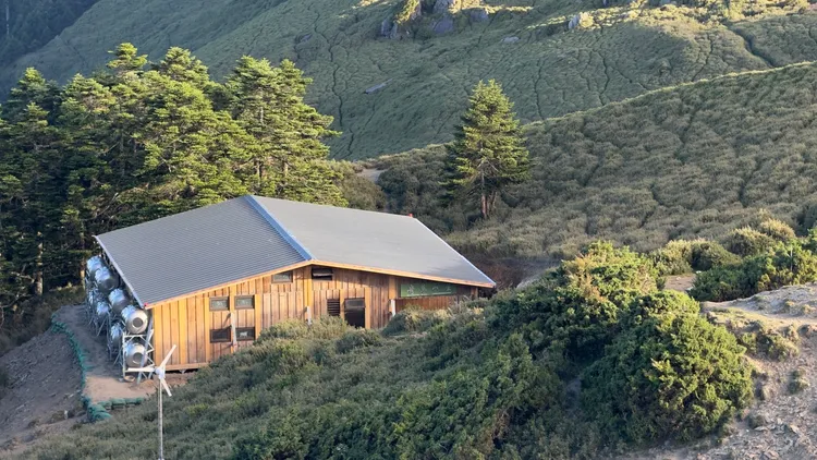 奇萊山屋位於海拔3,345公尺高山。太管處提供