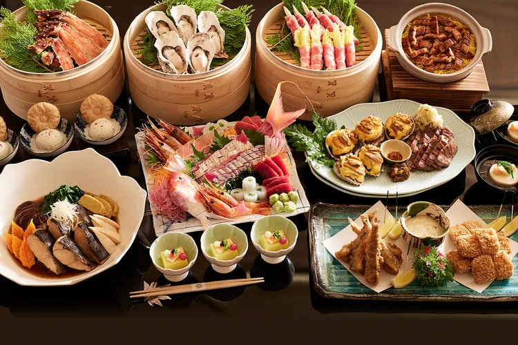 HAYASE日本料理以日本七夕文化為靈感，推出「和饗大皿盛－七夕之宴」，將夏季旬味濃縮於一席會席料理之中。JR東日本大飯店台北提供