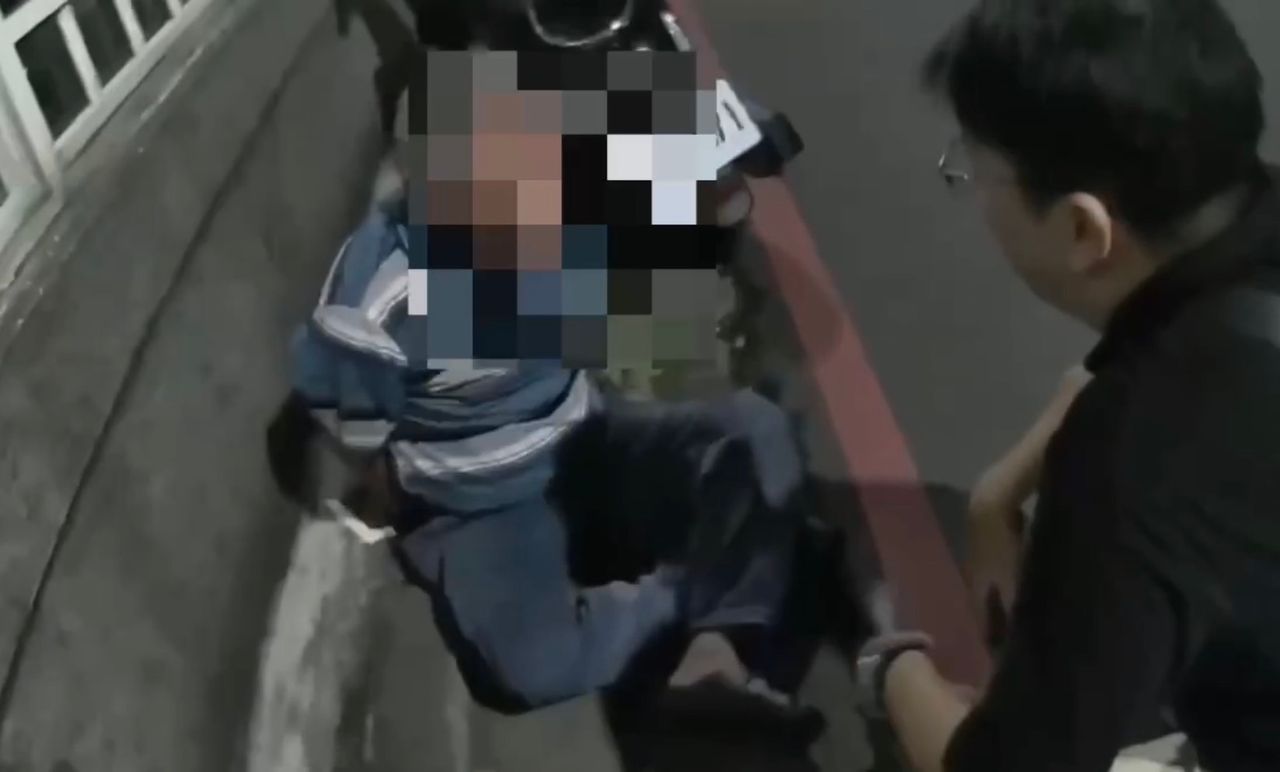 假釋5個月又手癢!「阿公級」慣竊爬防火巷連偷4套房 永和警跨區逮人