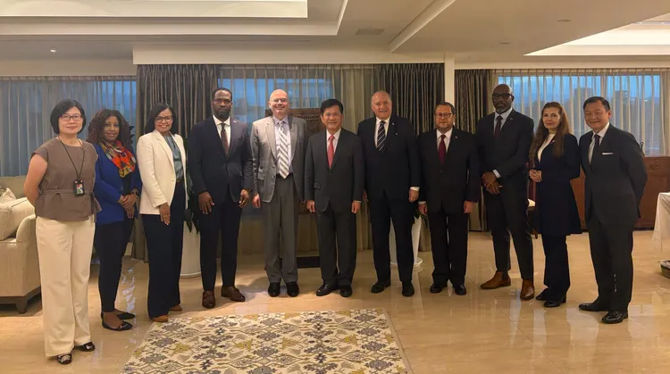 AIT處長谷立言前日與外交部長林佳龍及多位外交夥伴會晤。AIT臉書