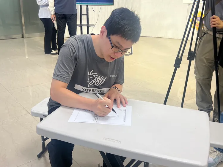 現場演示同心圓測試。警方提供