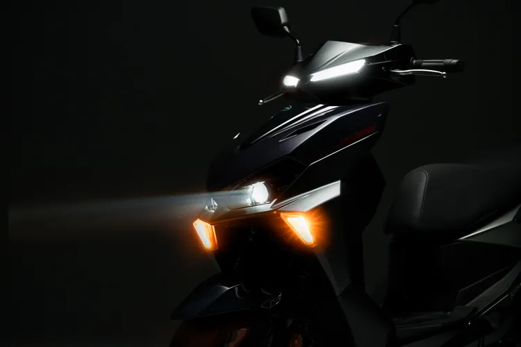 新車標配雙魚眼LED頭燈、全LED燈組。業者提供