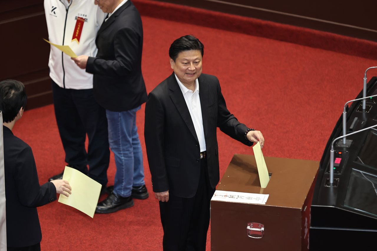 凱道反毒油傅崐萁喊「現場超過100萬人」!主持人:超過8萬人