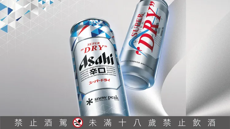 限定版罐身冰鎮至低於8°C時，曲線由銀轉藍。業者提供