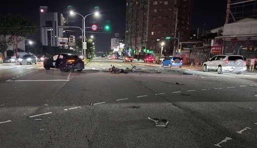 台中酒駕男闖紅燈　連撞4車6人傷！車殼噴飛四散