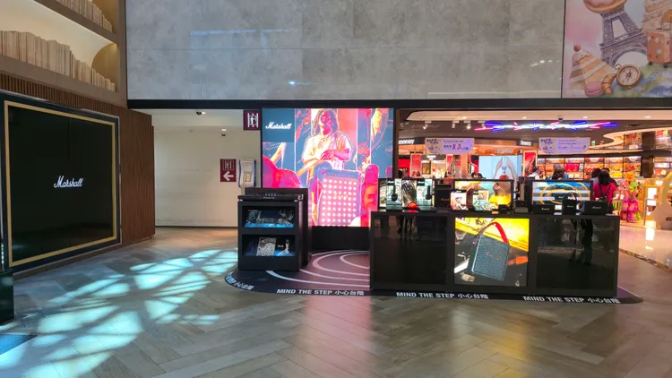 昇恆昌攜手音響傳奇品牌Marshall於桃機打造沉浸式音樂快閃店，旅客可近距離試聽、體驗DJ台互動場景。昇恆昌提供