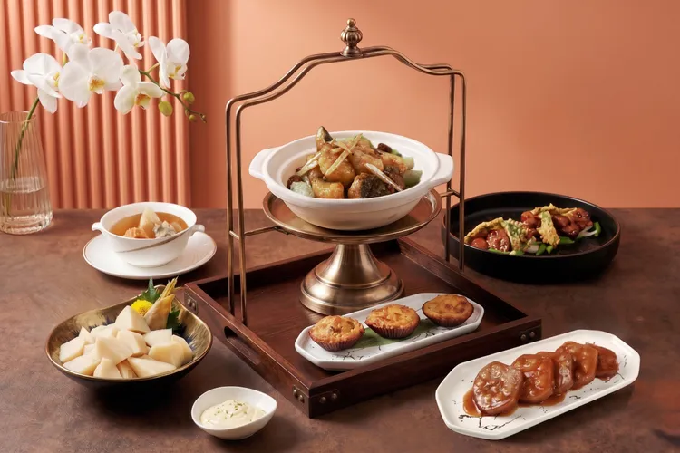 明宮粵菜廳以「夏味珍饌」為主題，選用白瓜、絲瓜、綠竹筍等時令食材，演繹清爽細緻的夏日粵味。台北老爺酒店提供